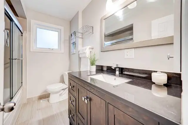 Main flr 3bdrm 2br-midland/sheppard - Photo 5