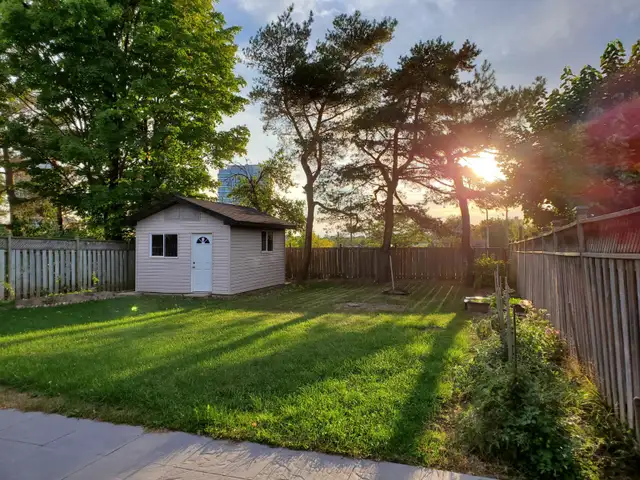 Main flr 3bdrm 2br-midland/sheppard - Photo 10