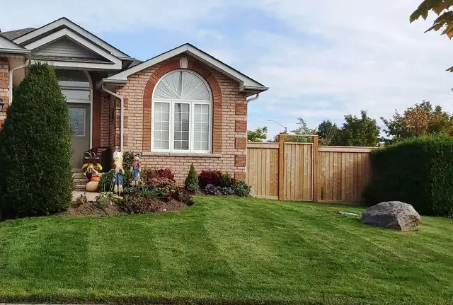 Paul's Grass: Professional Mowing & Mulching (Mississauga)Missi
