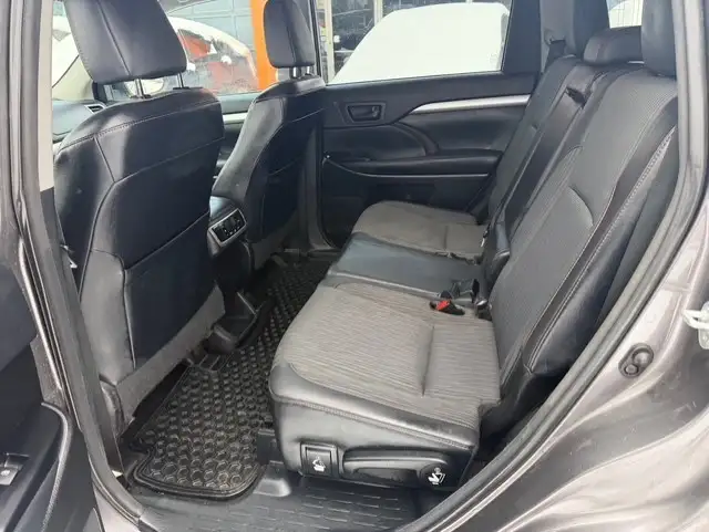 2014 Toyota Highlander LE / AWD 4dr LE / 2 Set of tires & Rims / - Photo 9