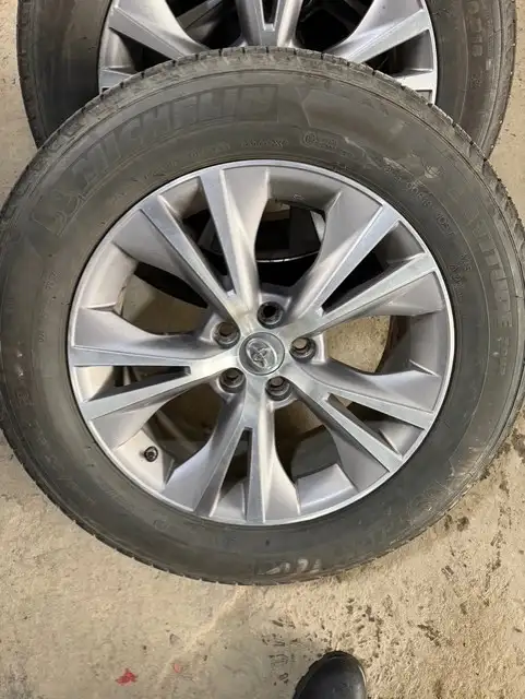 2014 Toyota Highlander LE / AWD 4dr LE / 2 Set of tires & Rims / - Photo 16