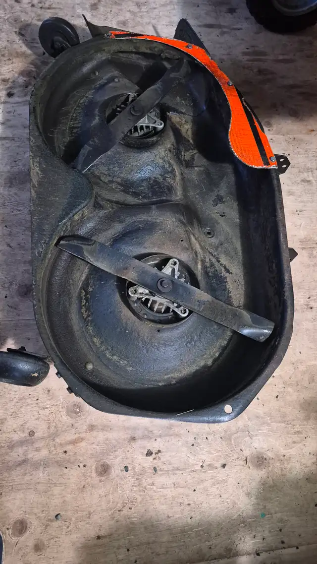 42 inch deck for Craftsman Lt1000/Lt2000 - Photo 2