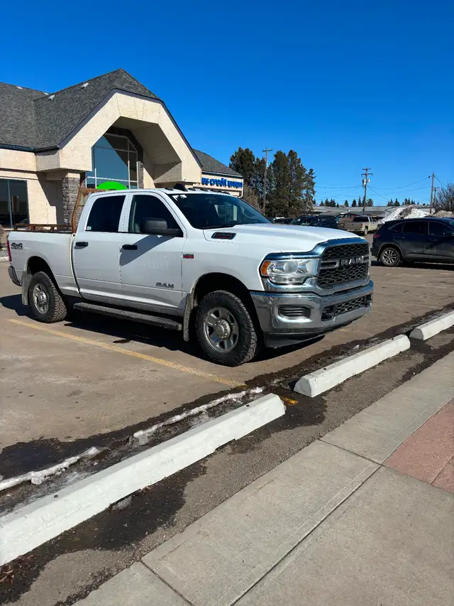 2019 dodge RAM 2500 6.4L - Photo 2