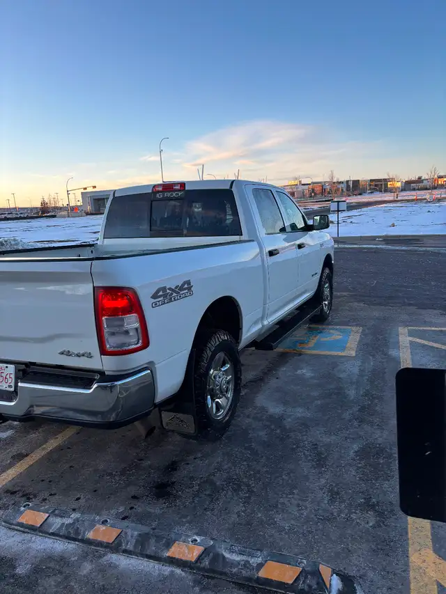 2019 dodge RAM 2500 6.4L - Photo 8