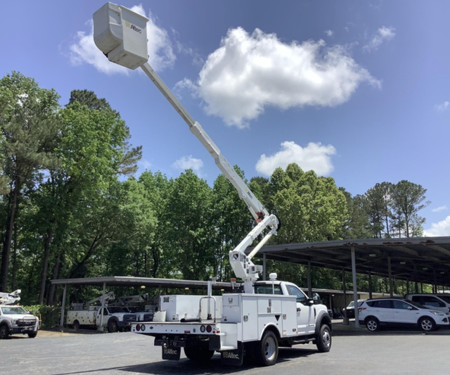 2019 Ford F550 Altec AT37G Bucket Truck - Photo 3