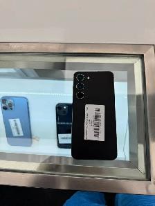 Samsung s23 128 gb With 1 year warranty $499. - Photo 2