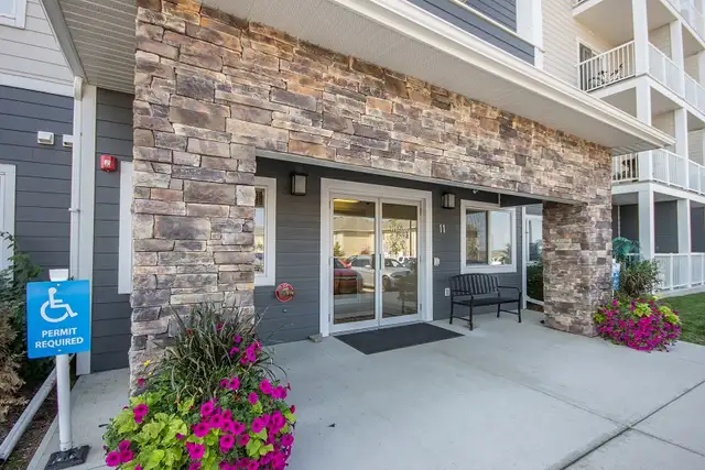 One Bed In Beautiful Sylvan Lake - $699 Security Deposit Promo - Photo 4