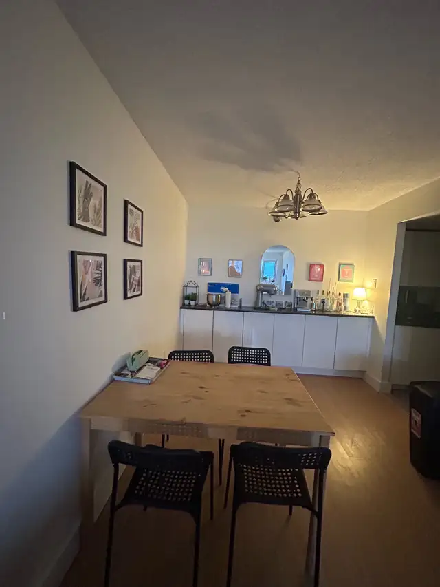 Private Bedroom in 3 Bed, 1 Bath Apartment - Photo 2