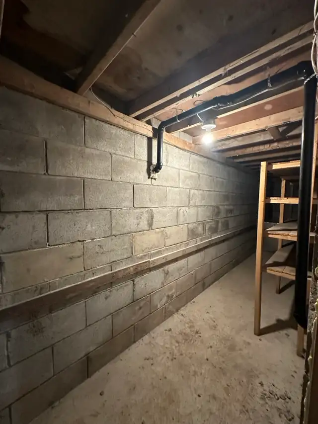 Renovated 3 Bedroom Lower | In-Unit Laundry | Lindsay - Photo 14