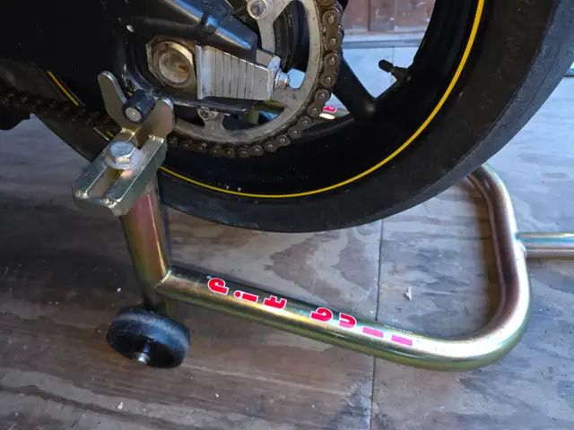 Pit Bull Motorcycle Racing Stand W Adaptors For Swingarm Spools1 - Photo 4