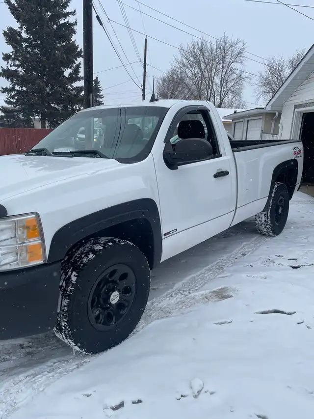 2014 Chevrolet Silverado 1500 w/t 4x4 8ft$3800