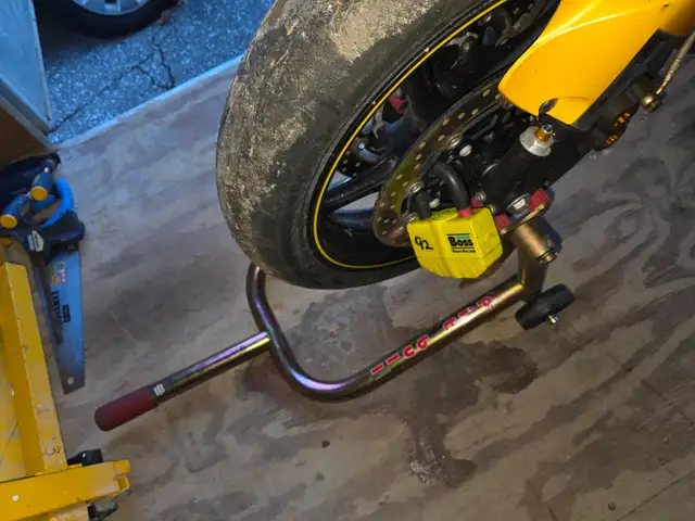 Pit Bull Front Motorcycle Racing Stand - Photo 2