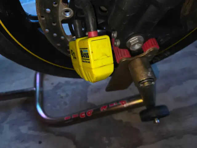 Pit Bull Front Motorcycle Racing Stand - Photo 4