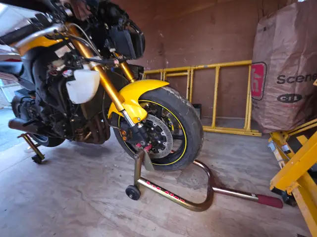 Pit Bull Front Motorcycle Racing Stand - Photo 5