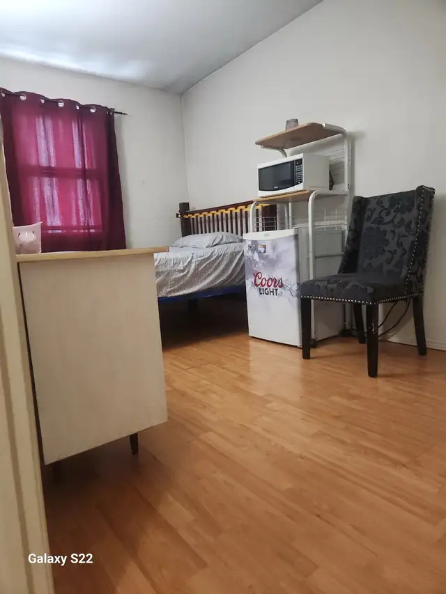 Warden &Sheppard Ave: Bedroom for Rent - Photo 2