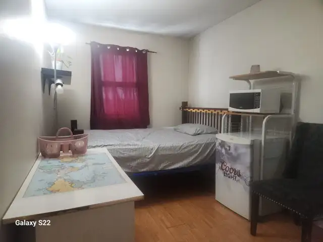 Warden &Sheppard Ave: Bedroom for Rent - Photo 4