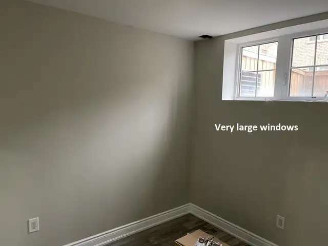 Luxury 1 Bedroom   Den. See-out Basement Apartment in W Brampton - Photo 5