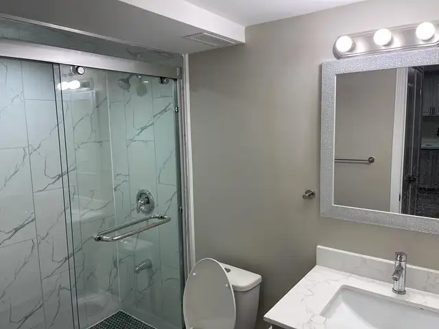 Luxury 1 Bedroom   Den. See-out Basement Apartment in W Brampton - Photo 8