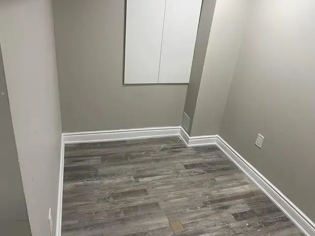 Luxury 1 Bedroom   Den. See-out Basement Apartment in W Brampton - Photo 9