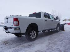 2023 Dodge Ram 2500 BIG HORN, BUCKETS & CONSOLE W/NEW SNOW-WAY P - Photo 13