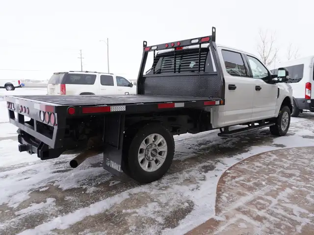 2022 Ford F-350 XLT 4WD Crew Cab | HEAVY DUTY FLAT DECK!! - Photo 3