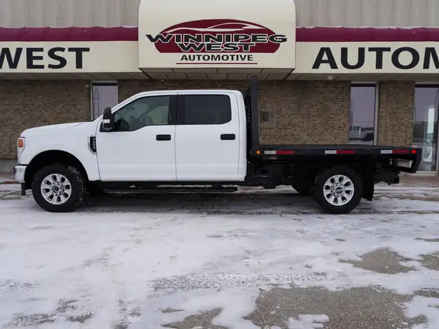 2022 Ford F-350 XLT 4WD Crew Cab | HEAVY DUTY FLAT DECK!! - Photo 11