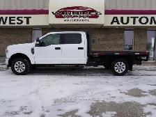 2022 Ford F-350 XLT 4WD Crew Cab | HEAVY DUTY FLAT DECK!! - Photo 11