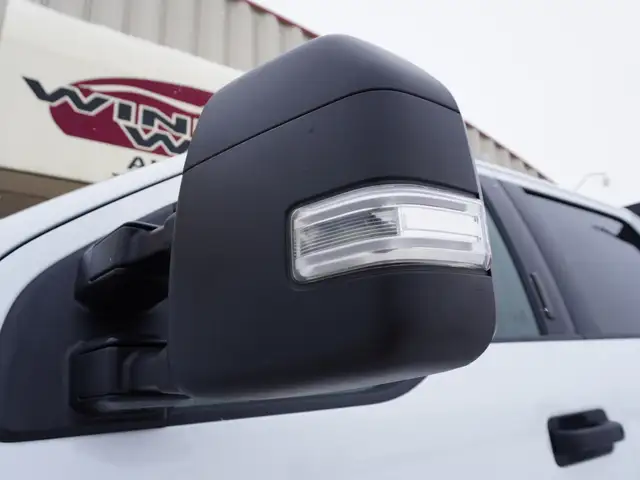 2022 Ford F-350 XLT 4WD Crew Cab | HEAVY DUTY FLAT DECK!! - Photo 14