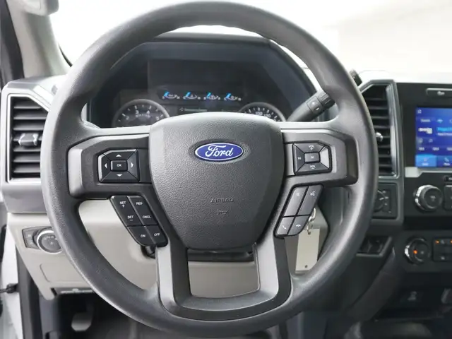 2022 Ford F-350 XLT 4WD Crew Cab | HEAVY DUTY FLAT DECK!! - Photo 17