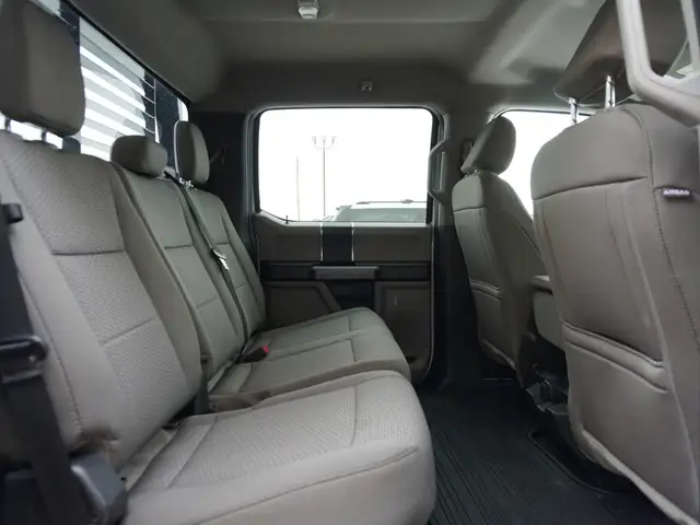 2022 Ford F-350 XLT 4WD Crew Cab | HEAVY DUTY FLAT DECK!! - Photo 31