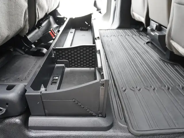2022 Ford F-350 XLT 4WD Crew Cab | HEAVY DUTY FLAT DECK!! - Photo 37