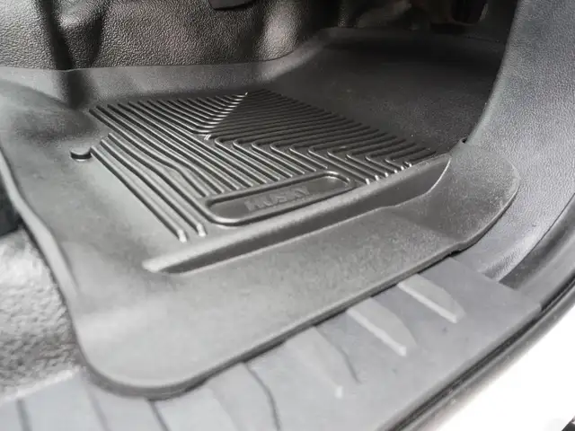 2022 Ford F-350 XLT 4WD Crew Cab | HEAVY DUTY FLAT DECK!! - Photo 39