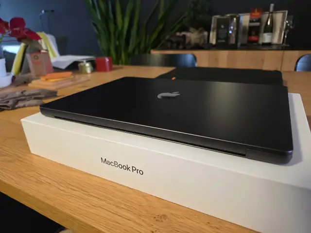 Macbook Pro 16 inch M4 Max 48GB / 1TB - Photo 3