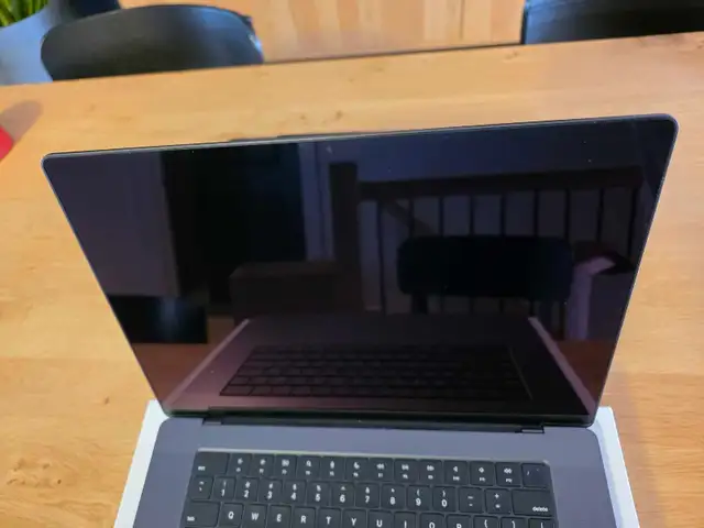 Macbook Pro 16 inch M4 Max 48GB / 1TB - Photo 8