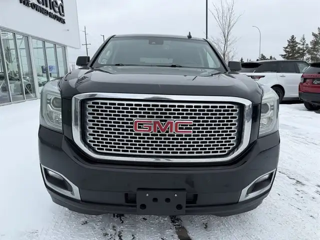 2017 GMC Yukon Denali - Photo 2
