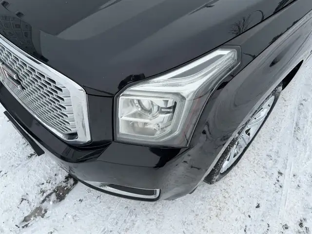 2017 GMC Yukon Denali - Photo 11