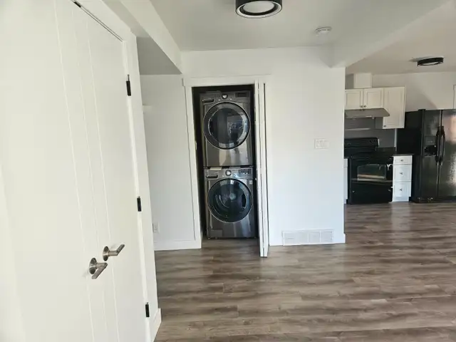 Large Daylight entry 2 Bedroom Basement suite - Photo 5