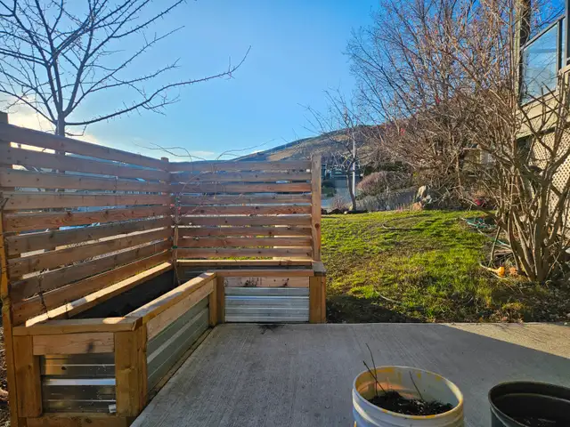 Large Daylight entry 2 Bedroom Basement suite - Photo 6