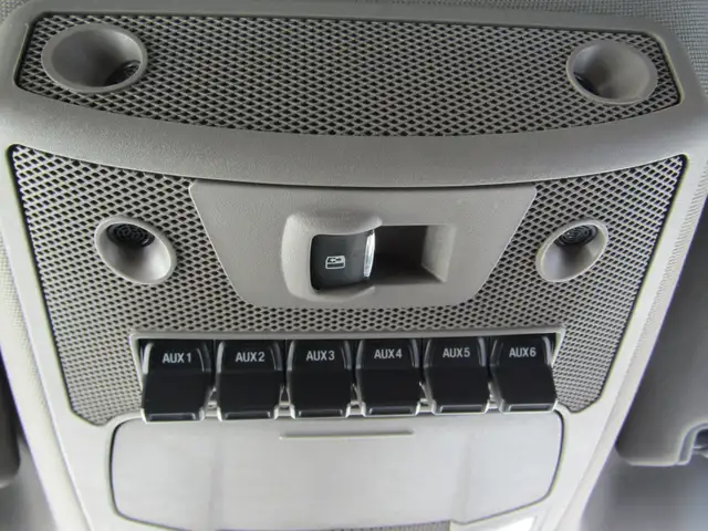 2020 Ford Super Duty F-350 SRW LARIAT 4WD 6.7L DIESEL 6.75' Box - Photo 32