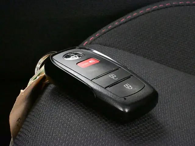 2025 Toyota Prius SE Alloys, Heated Seats/Steering, Apple Carpla - Photo 5