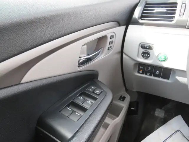 2020 Honda Pilot EX-L Navi AWD - Photo 24