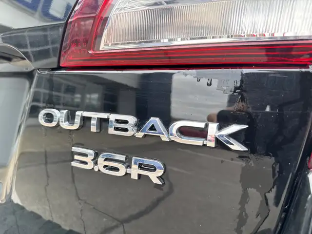 2017 Subaru Outback 3.6R Premier Technology Package 3.6R Prem... - Photo 9