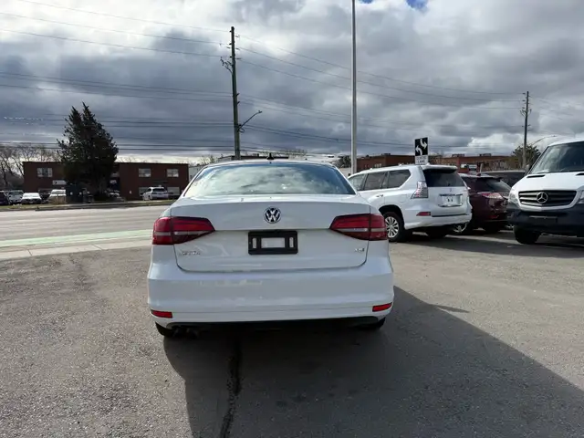 2016 Volkswagen Jetta 4dr 1.8 TSI Auto Highline - Photo 6