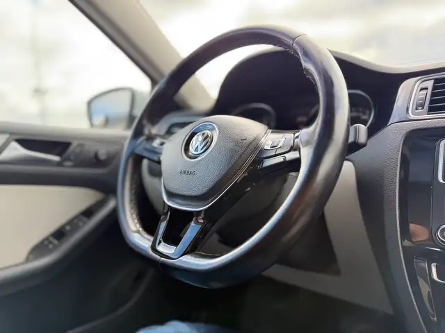 2016 Volkswagen Jetta 4dr 1.8 TSI Auto Highline - Photo 19