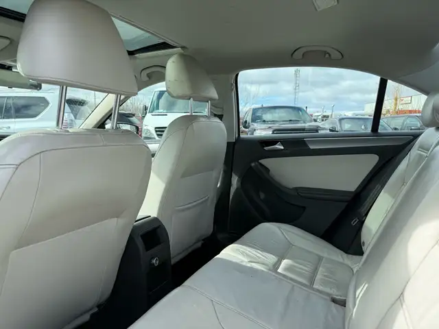 2016 Volkswagen Jetta 4dr 1.8 TSI Auto Highline - Photo 23
