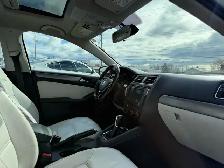 2016 Volkswagen Jetta 4dr 1.8 TSI Auto Highline - Photo 24