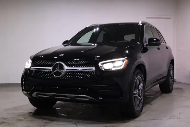 2020 Mercedes-Benz GLC300 4MATIC SUV | ONE OWNER | WELL EQUIPPED - Photo 2