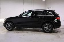 2020 Mercedes-Benz GLC300 4MATIC SUV | ONE OWNER | WELL EQUIPPED - Photo 3
