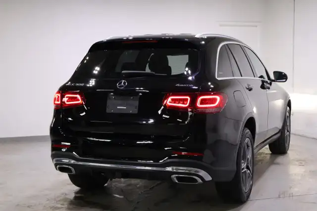 2020 Mercedes-Benz GLC300 4MATIC SUV | ONE OWNER | WELL EQUIPPED - Photo 6