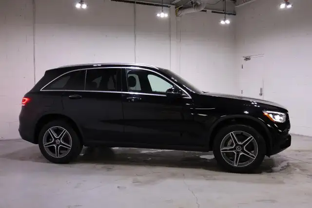 2020 Mercedes-Benz GLC300 4MATIC SUV | ONE OWNER | WELL EQUIPPED - Photo 7